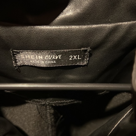 Leather jacket - Picture 3 of 4